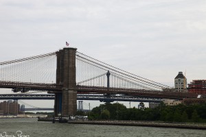 Brooklyn Bridge med Manhattan Bridge bakom.