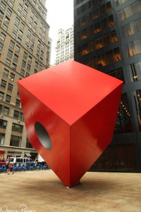 Red Cube av Isamu Noguchi från 1968.
