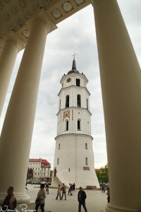 Klocktornet utanför Vilnius katedral.