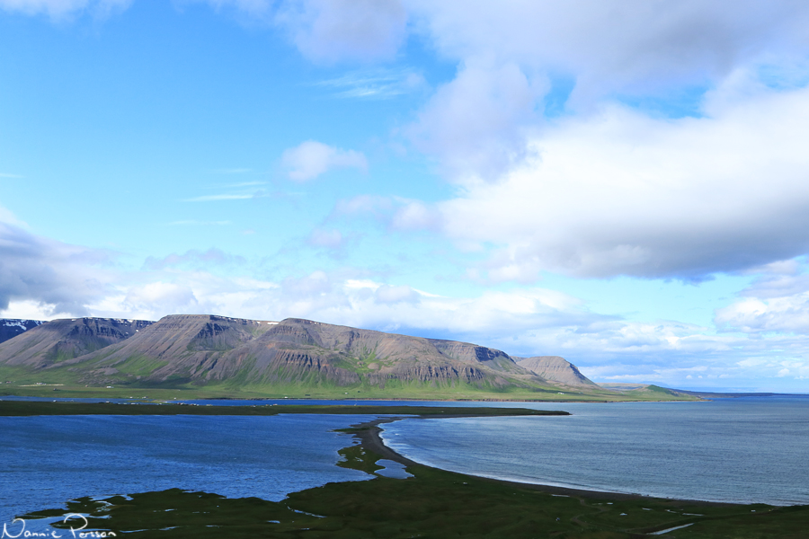 Miklavatn till vänster, Skagafjörður till höger.